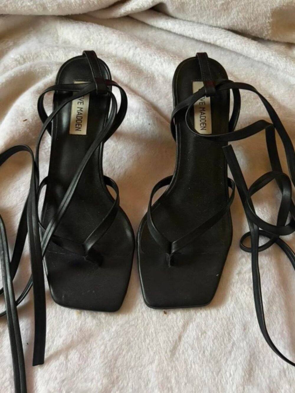Steve Madden Women's Black Courts